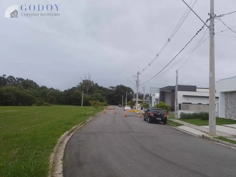 Imagem Oportunidade Única! Terreno Amplo no Condomínio Bosque do Imperador
