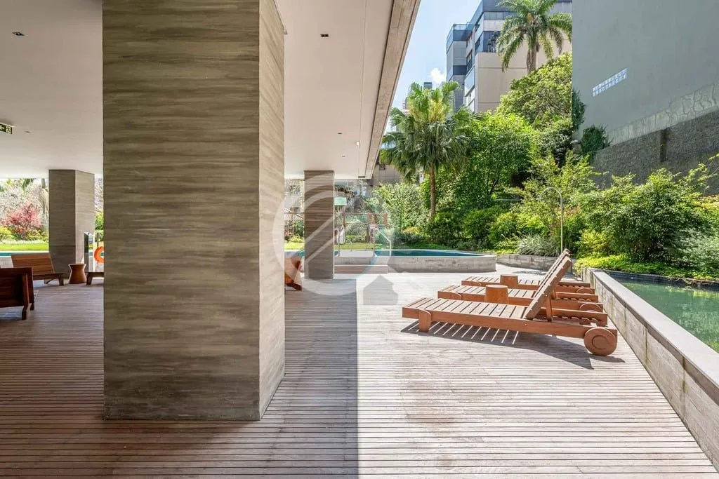 Imagem Com uma vista privilegiada de 317m² para toda a cidade, este apartamento no bairro Petrópolis ofer...