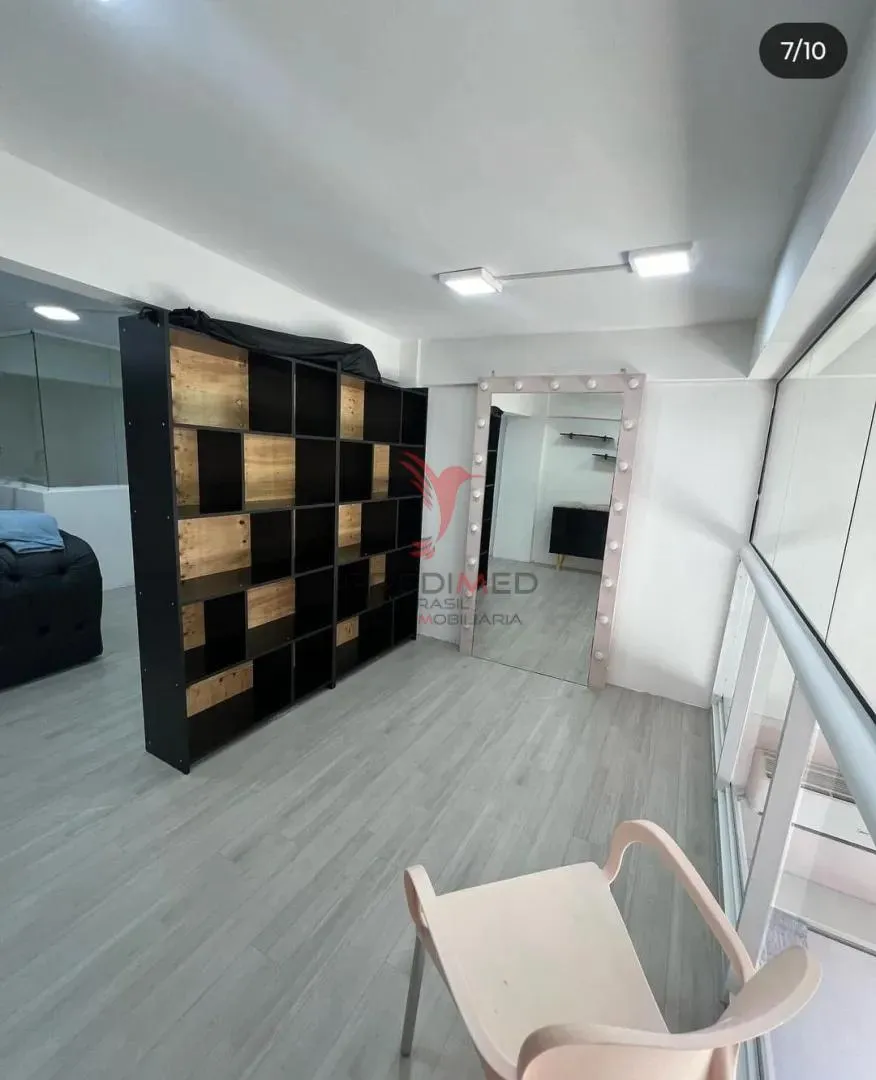 Imagem Oportunidade Estratégica: Sala Comercial com Mezanino no Ed. Santino. Camboriú