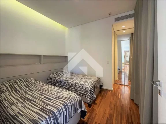 Imagem Casa de Condomínio em Vila de São Fernando - Cotia