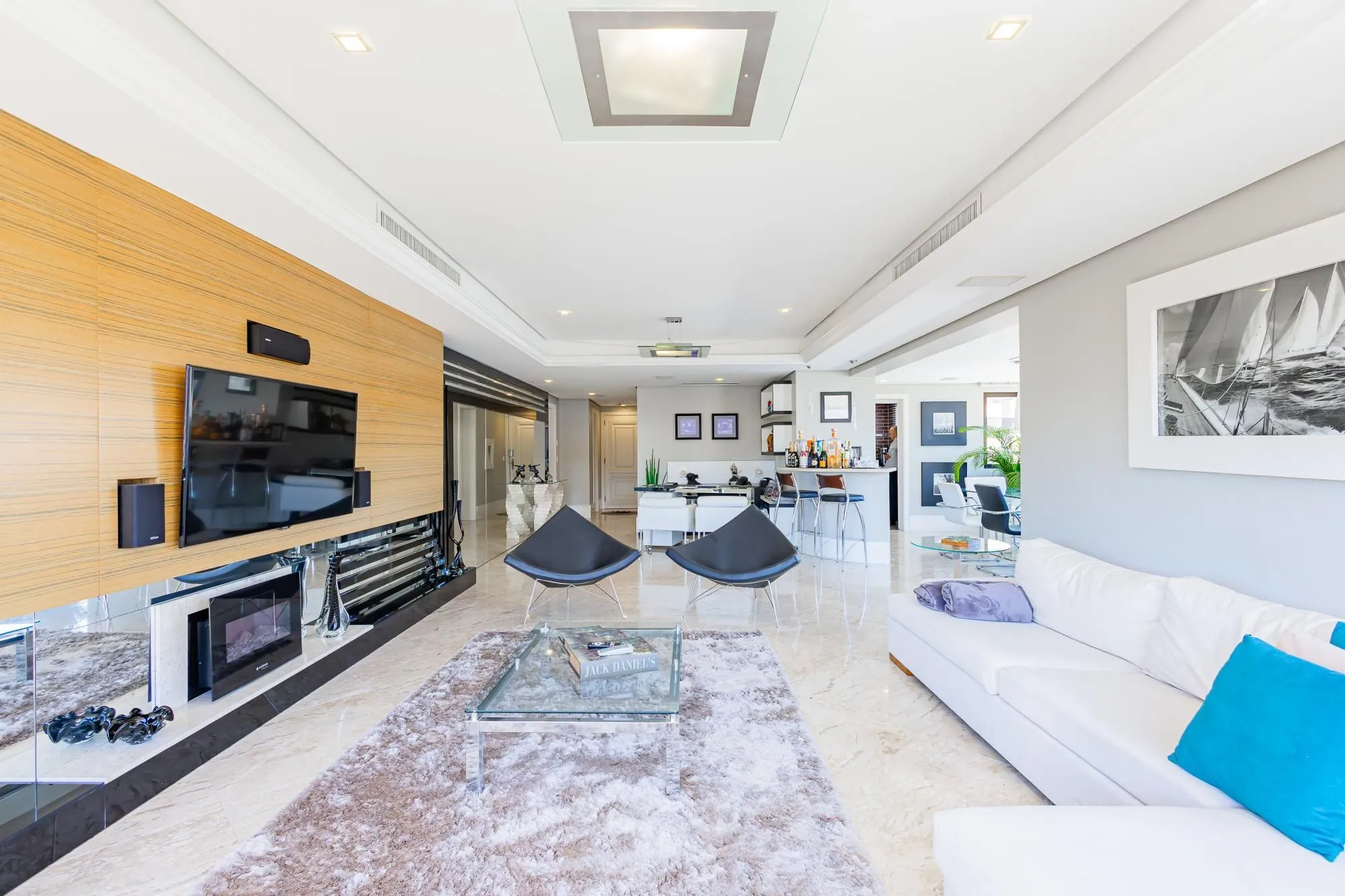 Imagem Espetacular apartamento 3 suítes 3 vagas com infra completa no Moinhos de Vento