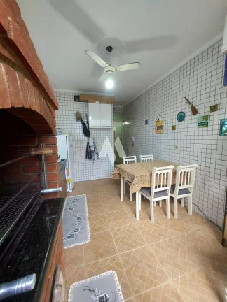 Imagem Casa triplex com piscina á venda em Santos