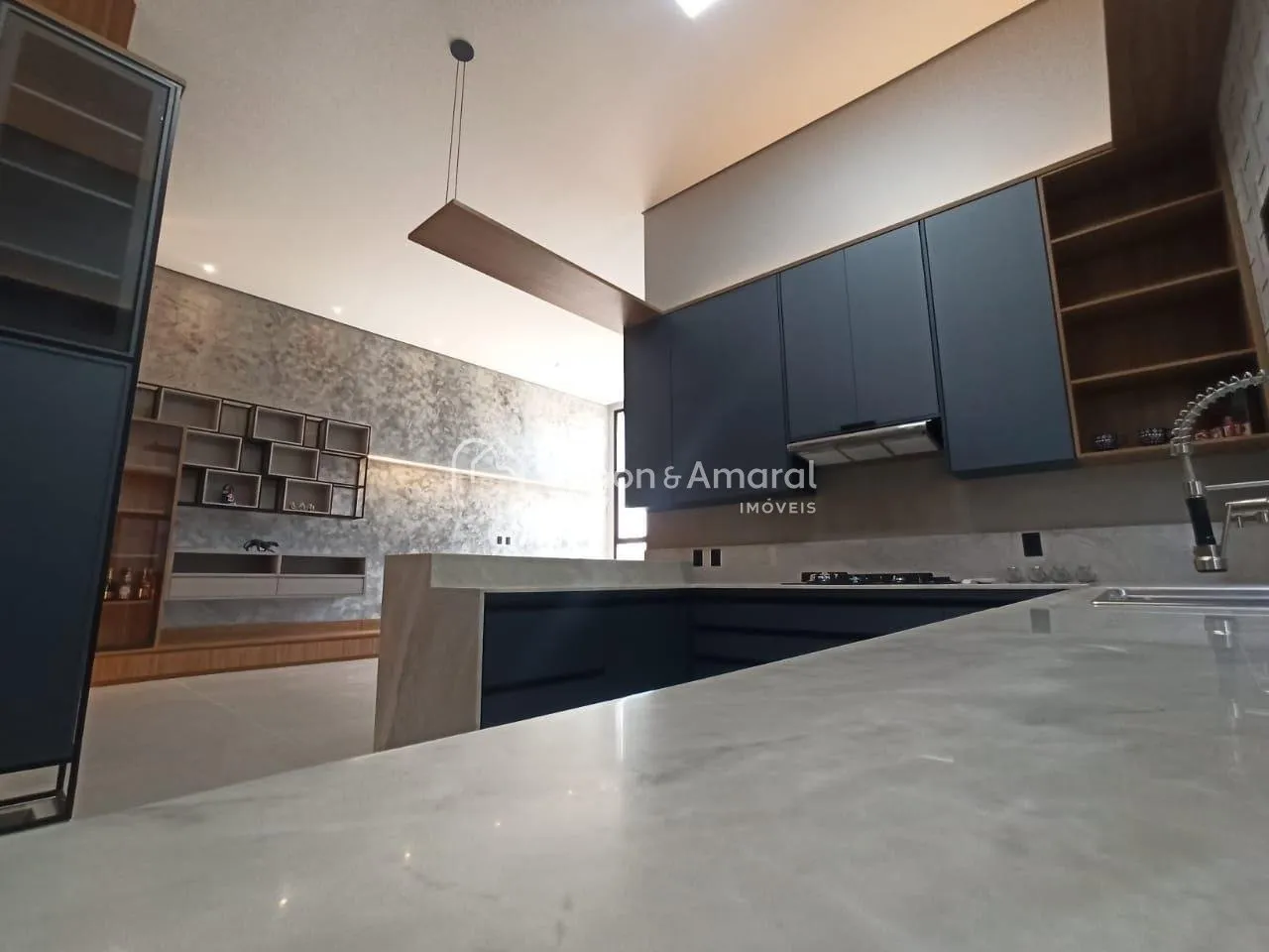 Imagem LINDÍSSIMA CASA EM CONDOMÍNIO