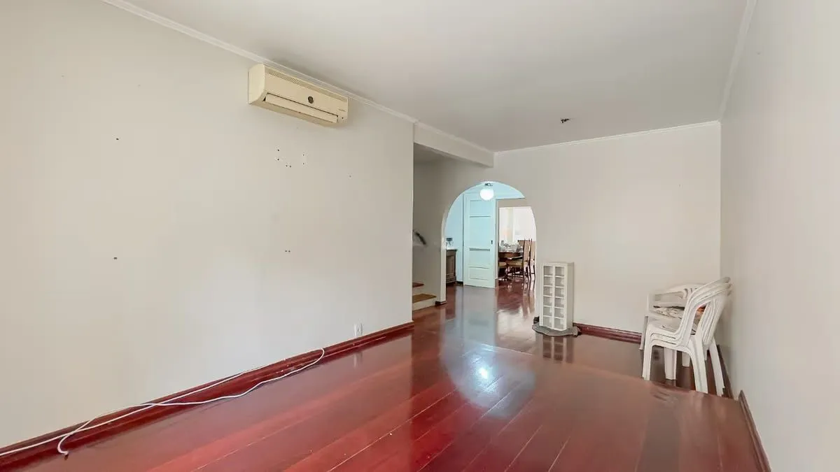 Imagem Sobrado de 3 dormitórios e 91m² à venda em Parque Santa Fé, Porto Alegre.