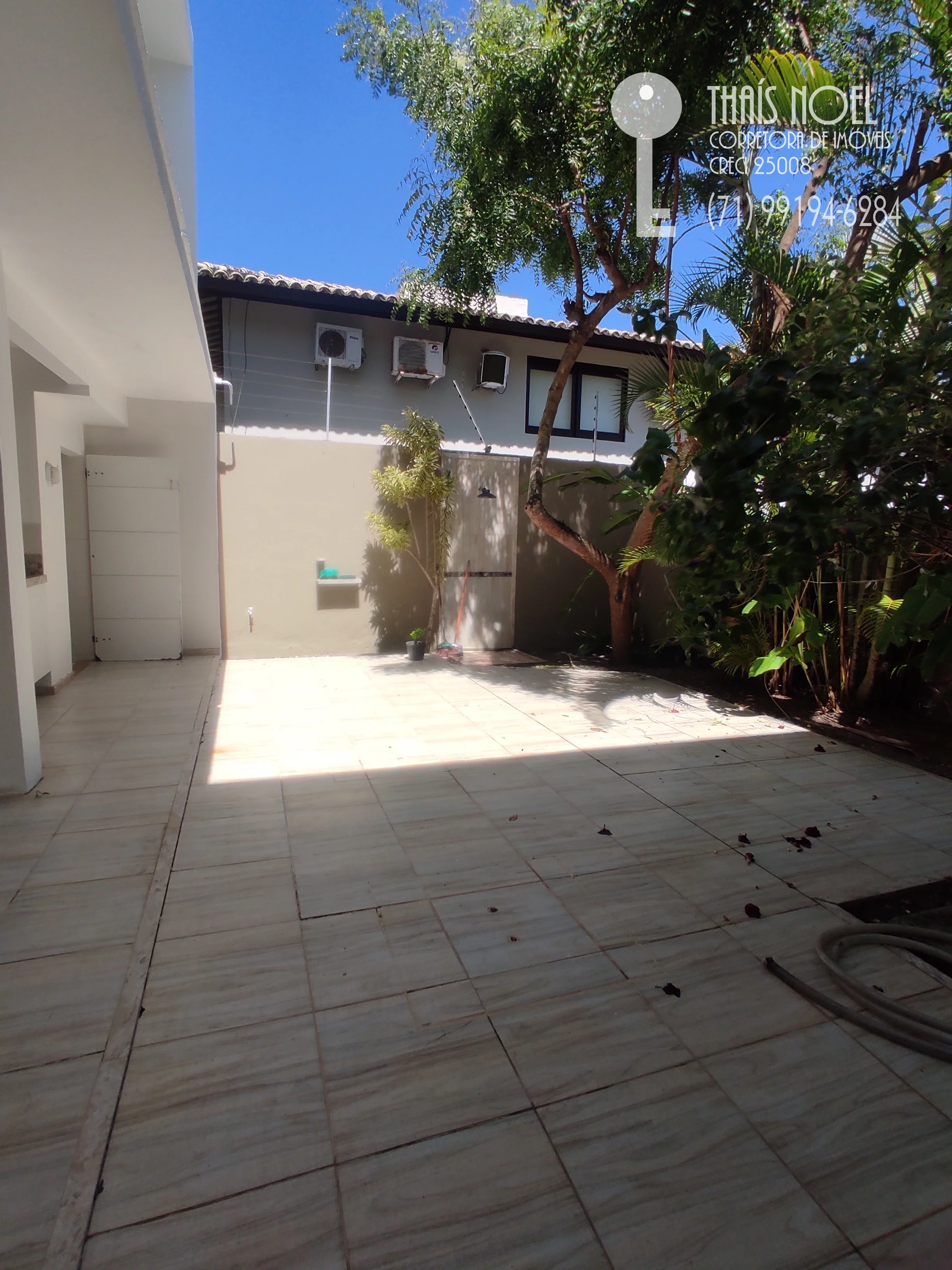 Imagem CASA DE 4/4 E 3 VAGAS EM CONDOMÍNIO FECHADO DE BURAQUINHO (LAURO DE FREITAS)