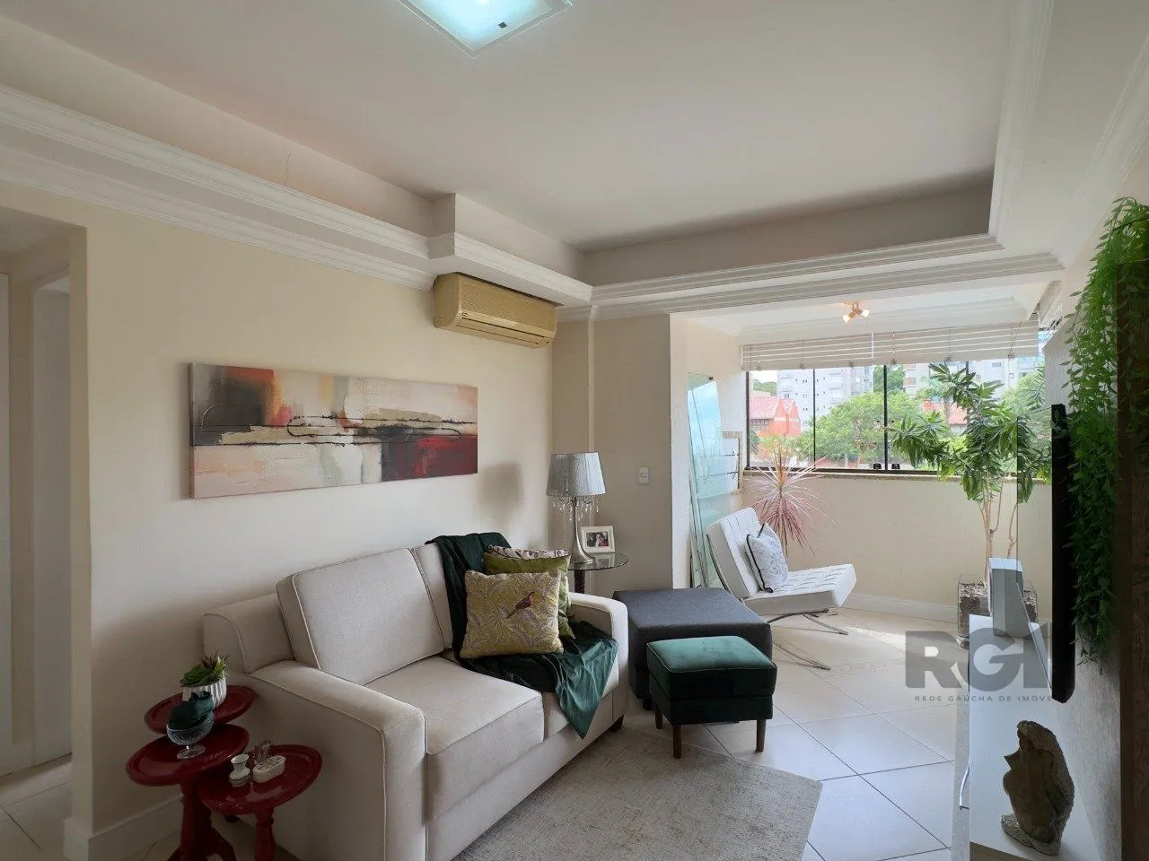 Imagem APARTAMENTO 2 DORMITÓRIOS, DE FRENTE, COM VAGA DE GARAGEM NO JARDIM BOTÂNICO