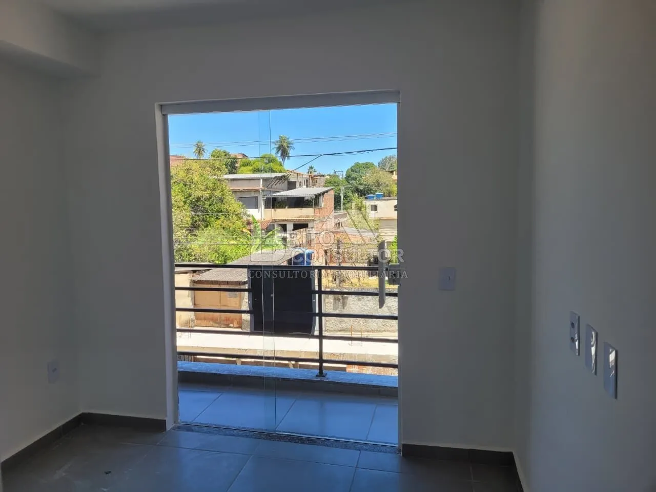 Imagem Vendo Apartamento com 2 Quartos, Varanda e Vaga em Laranjal, São Gonçalo/RJ