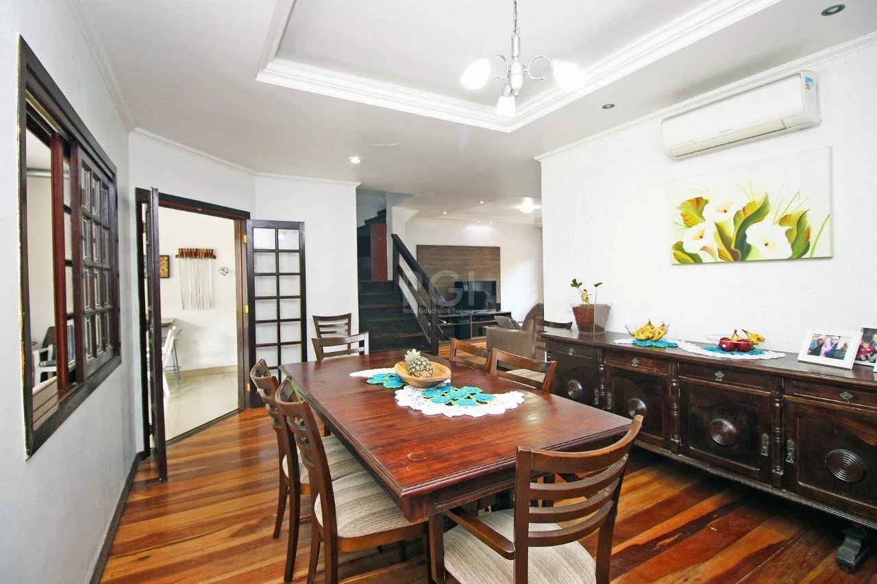 Imagem Casa 4 Suítes e 6 vagas de garagem no bairro Jardim Itu