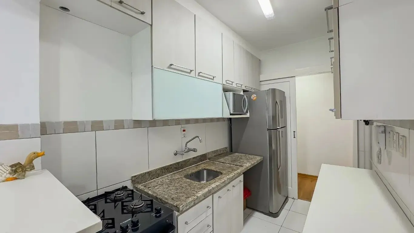 Imagem Apartamento Semimobiliado com 3 Dormitórios (1 Suíte com Hidro) - 104 m² e Vaga Coberta