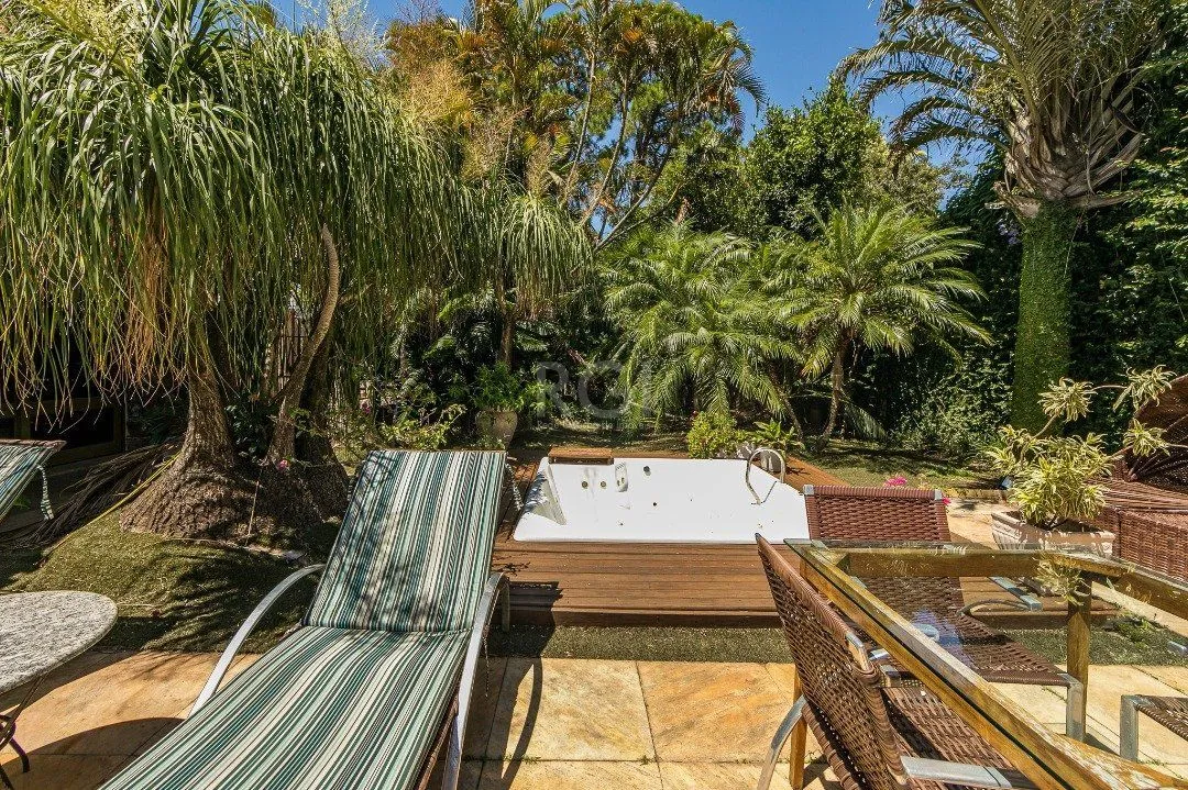 Imagem Casa para Venda - 370m², 5 dormitórios, sendo 2 suites, 7 vagas - Vila Assunção