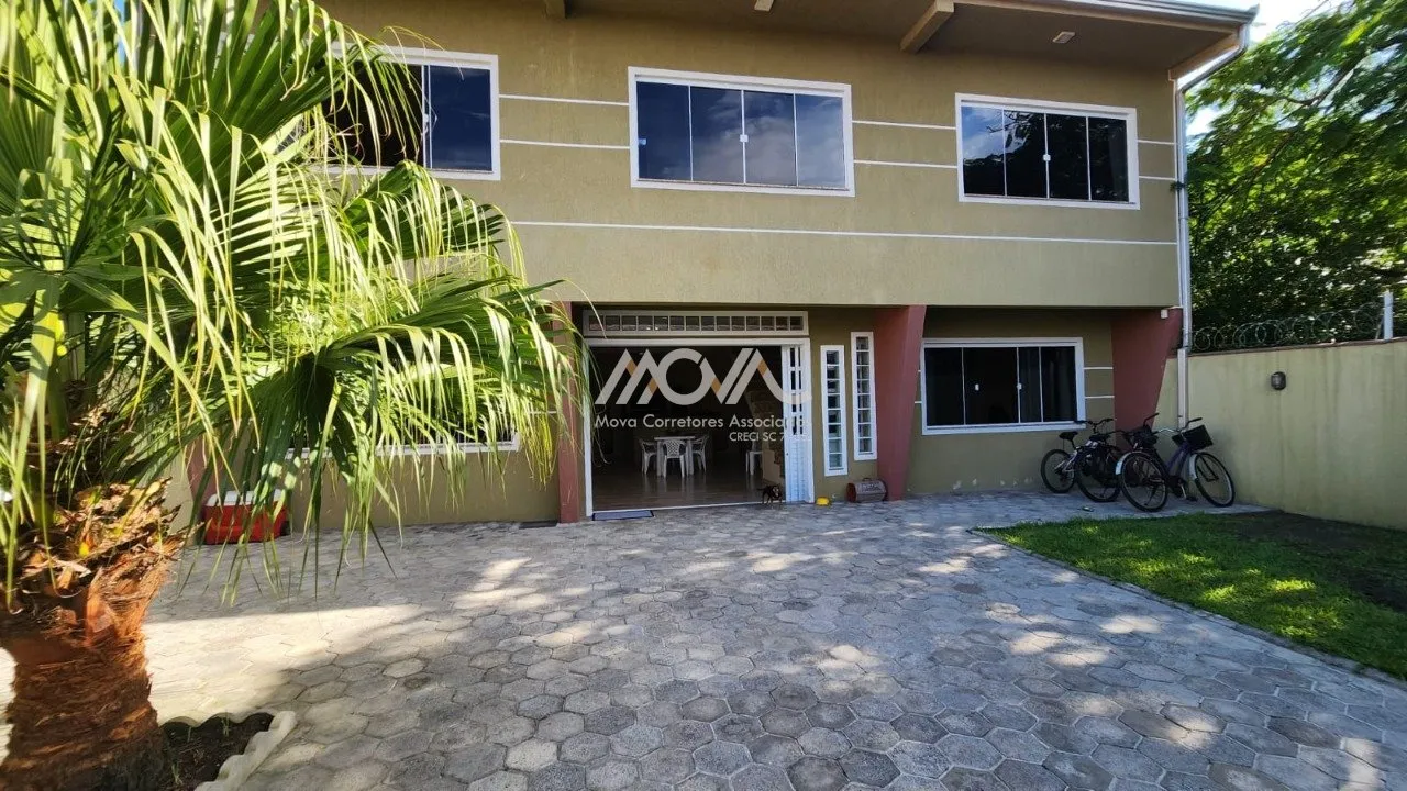 Imagem Casa com piscina à venda no bairro Bamerindus ? Quadra do mar
Excelente oportunidade para morar ou ...