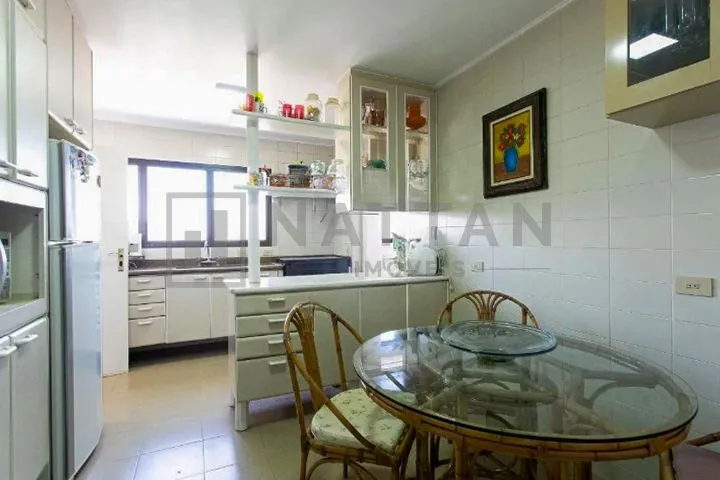 Imagem Apartamento à venda com 3 dormitórios na Chácara Santo Antônio, 155 m² e suíte