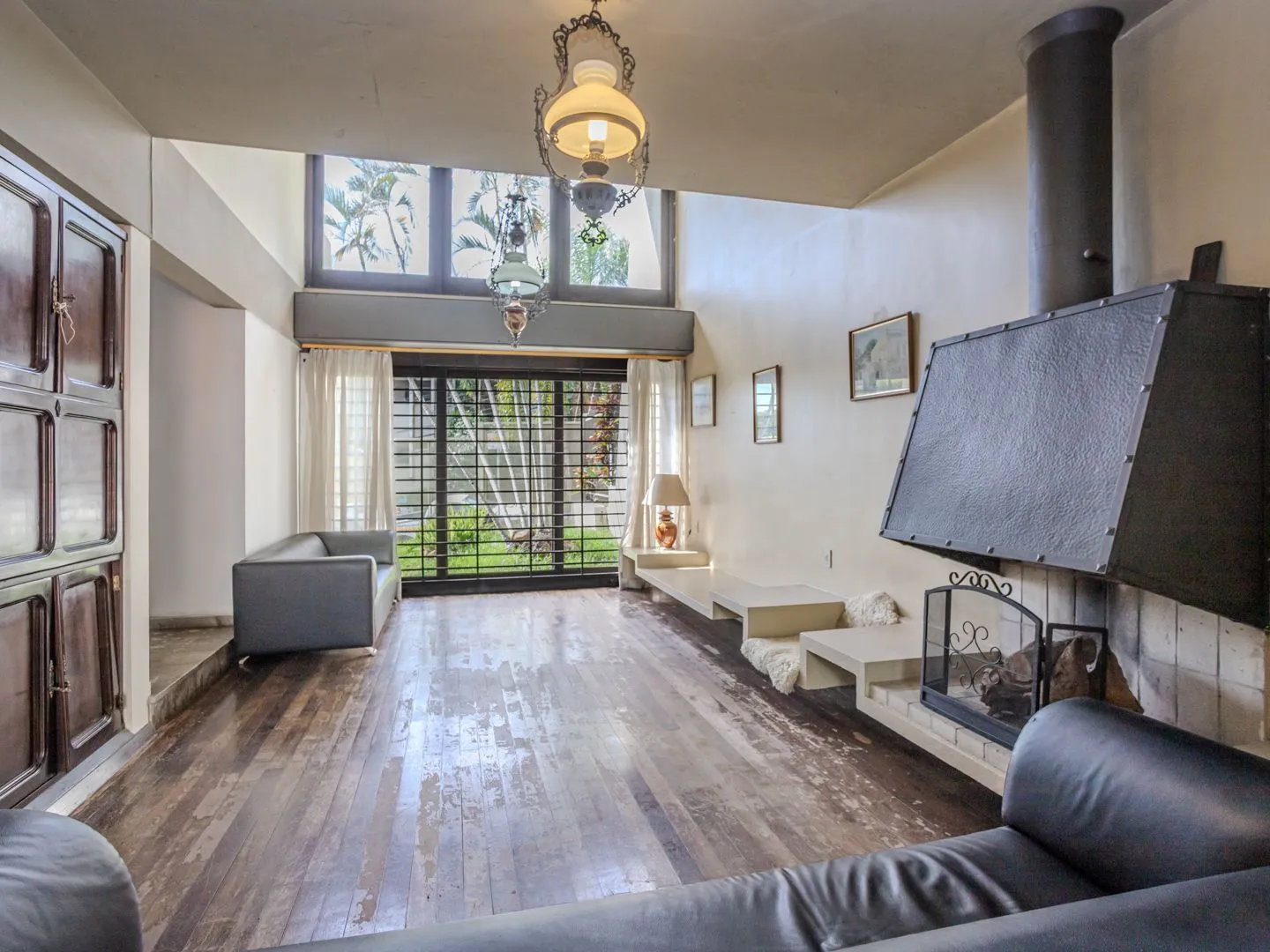 Imagem Casa sobrado no Menino Deus de 3 dormitórios e 3 vagas