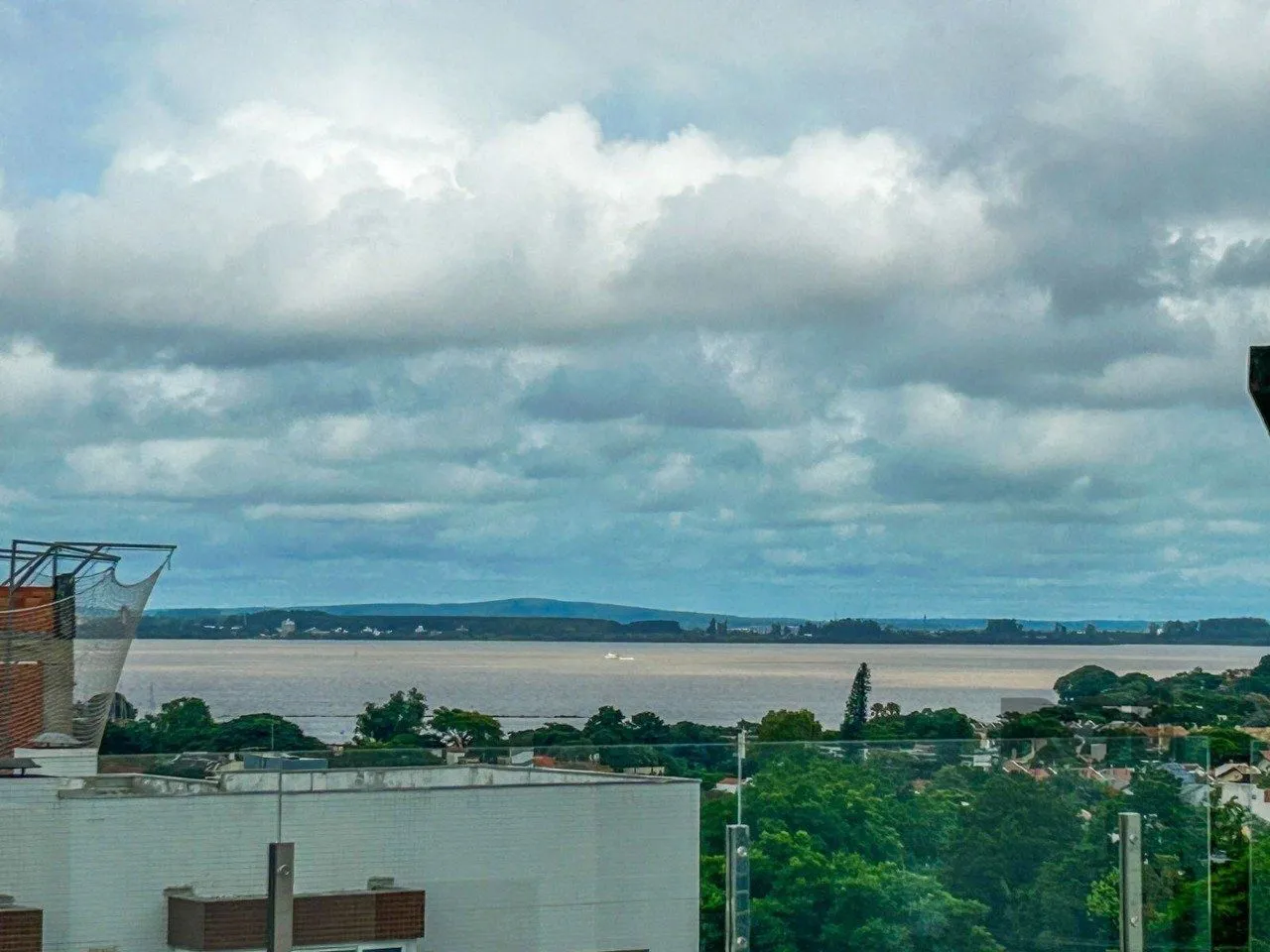Imagem Apartamento de 03 dormitórios na Tristeza Zona Sul de Porto Alegre