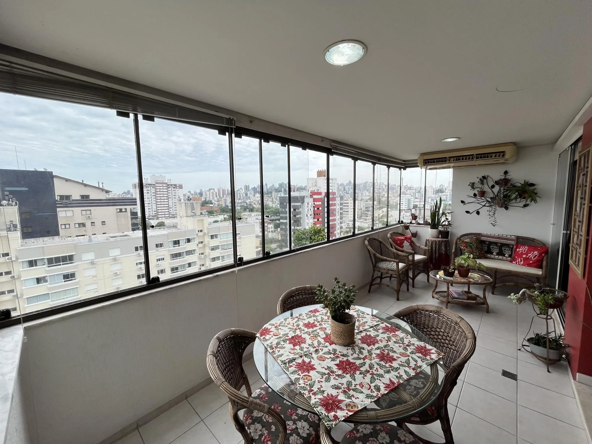 Imagem Apartamento de três dormitórios, suíte e uma vaga de garagem no bairro Santana