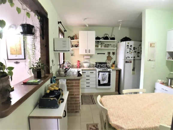 Imagem Esta encantadora casa localizada em Sousas, uma das áreas mais aprazíveis de Campinas, tem tudo qu...