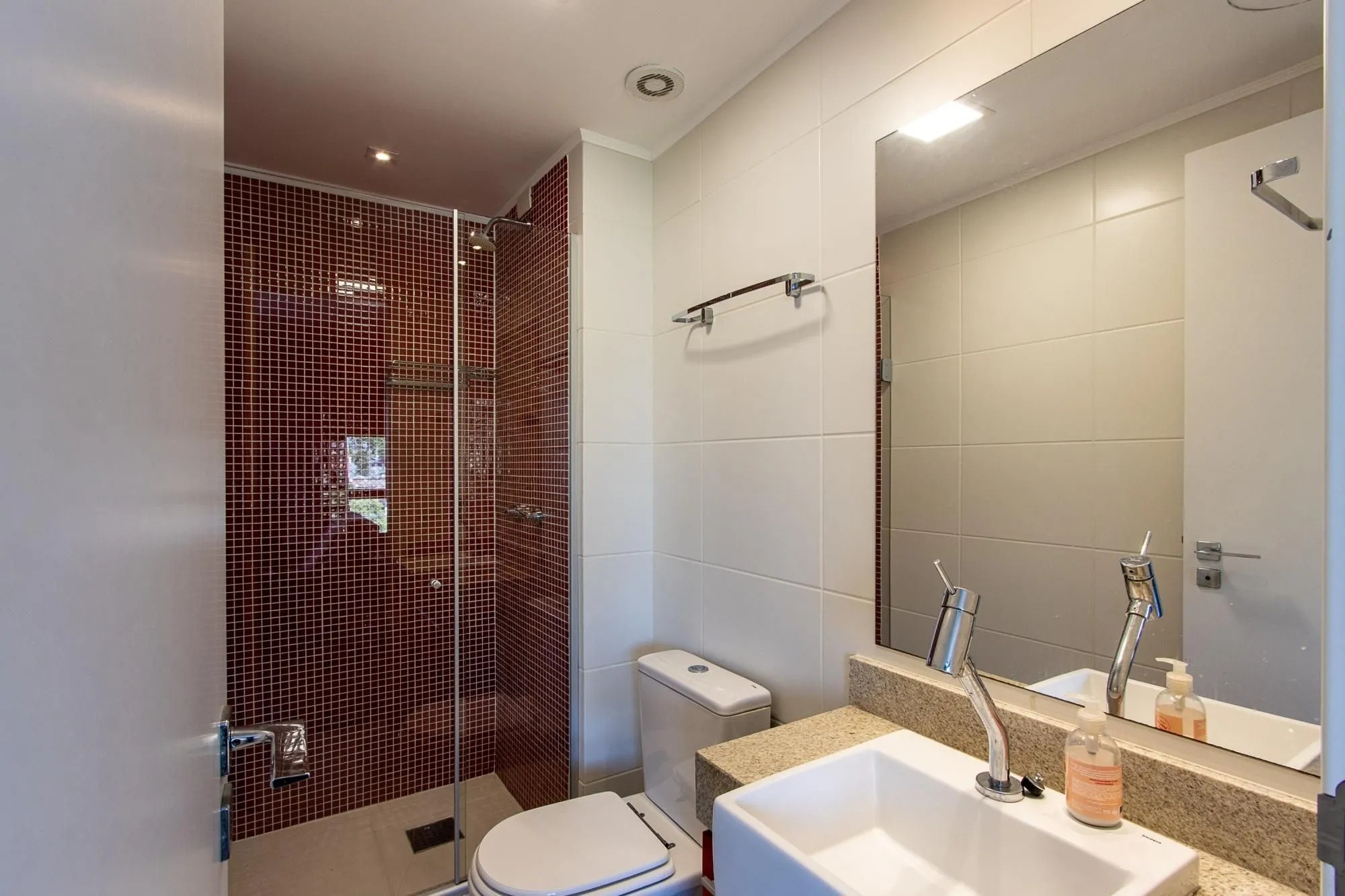 Imagem Apartamento com 2 quartos e 65m² à venda em Tristeza, Porto Alegre.