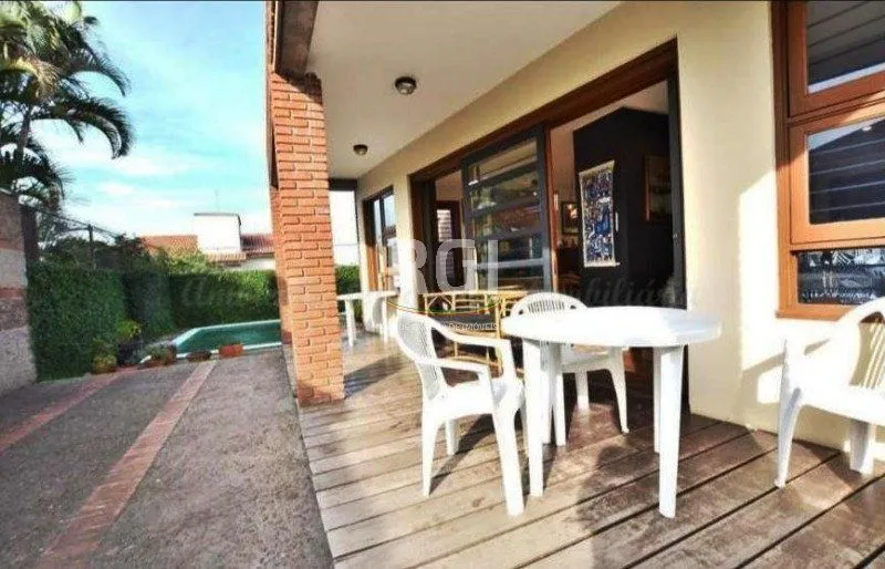 Imagem Casa para Venda - 276m², 3 dormitórios, sendo 1 suites, 5 vagas - Medianeira