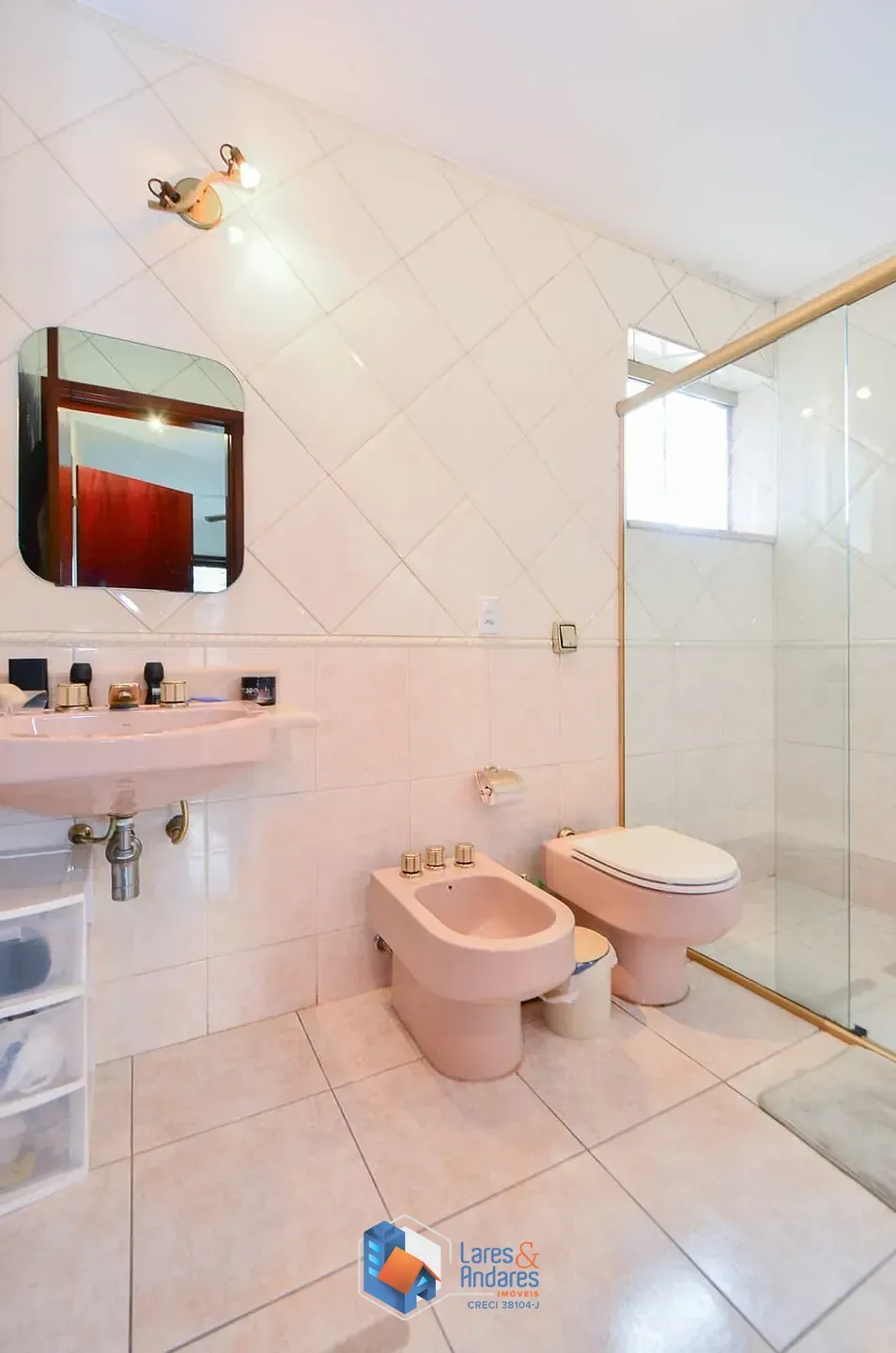 Imagem Sobrado para venda em Rolinópolis com 4 quartos, sendo 3 suítes, 422m²