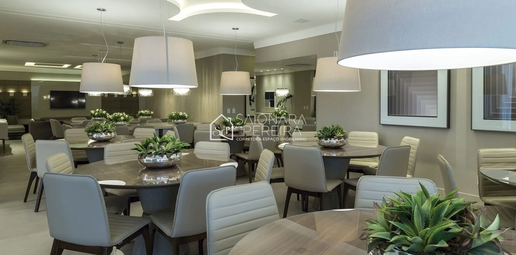 Imagem Apartamento MOBILIADO com 3 suítes e vista para o mar à venda no bairro Estreito, Florianópolis