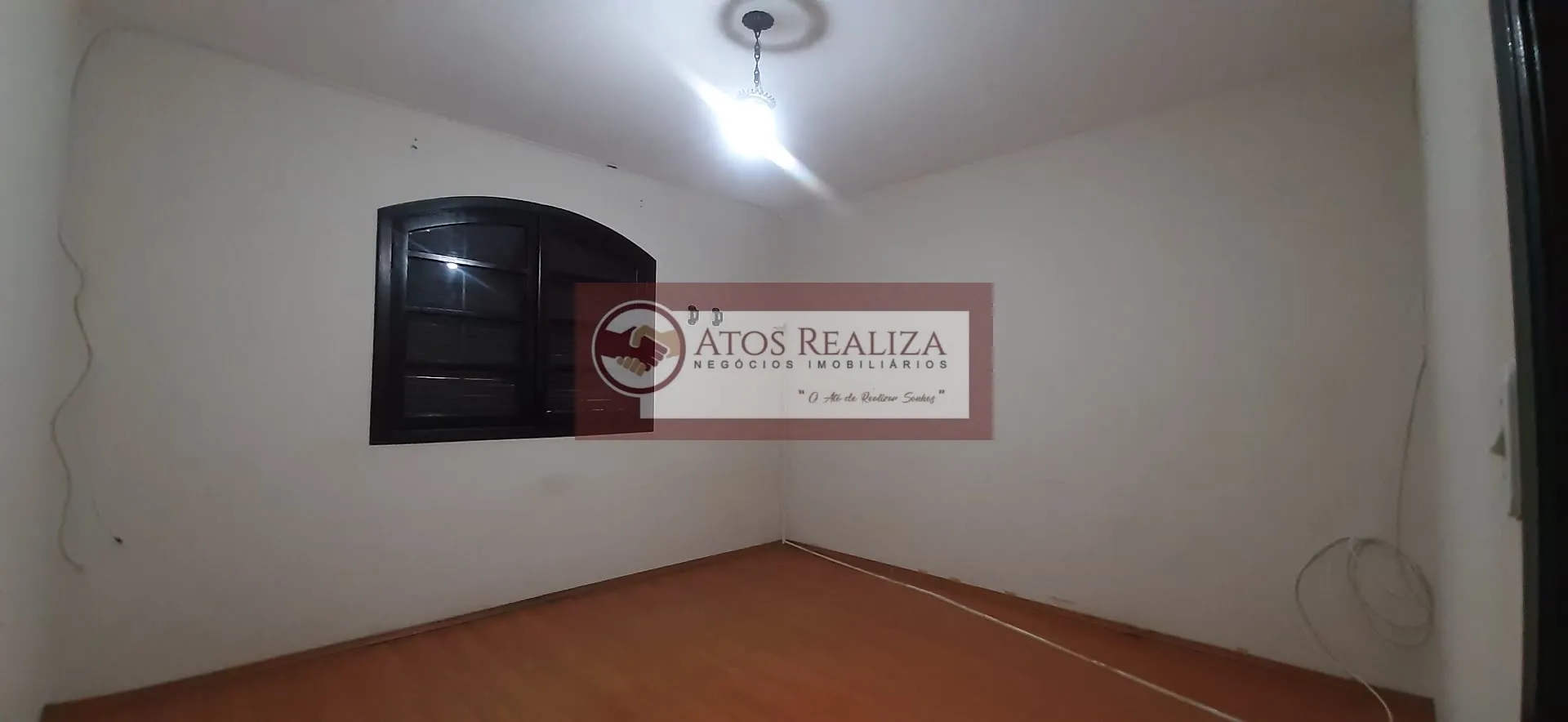 Imagem Este incrível sobrado de 102m² de área útil está localizado em Socorro - São Paulo e é a escolha perfeita para quem busca conforto e praticidade. Com dois dormitórios e dois banheiros, este imóvel é ideal para casais e pequenas famílias que buscam um lar 