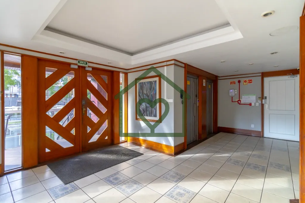 Imagem Apartamento com 3 dormitórios, sendo 1 suíte com sacada, localizado no bairro Petrópolis, em Port...