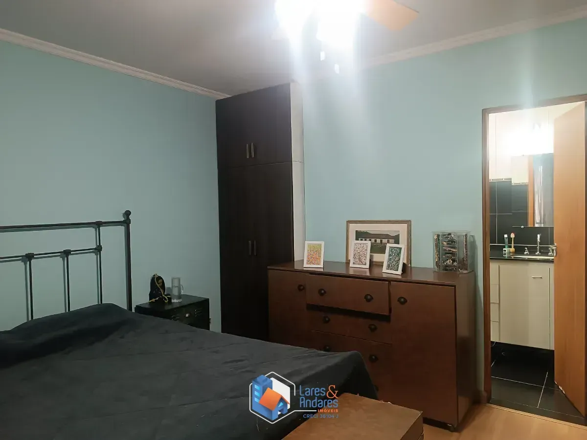 Imagem Sobrado para venda em Vila Basileia com 4 quartos, sendo 3 suítes, 240m²