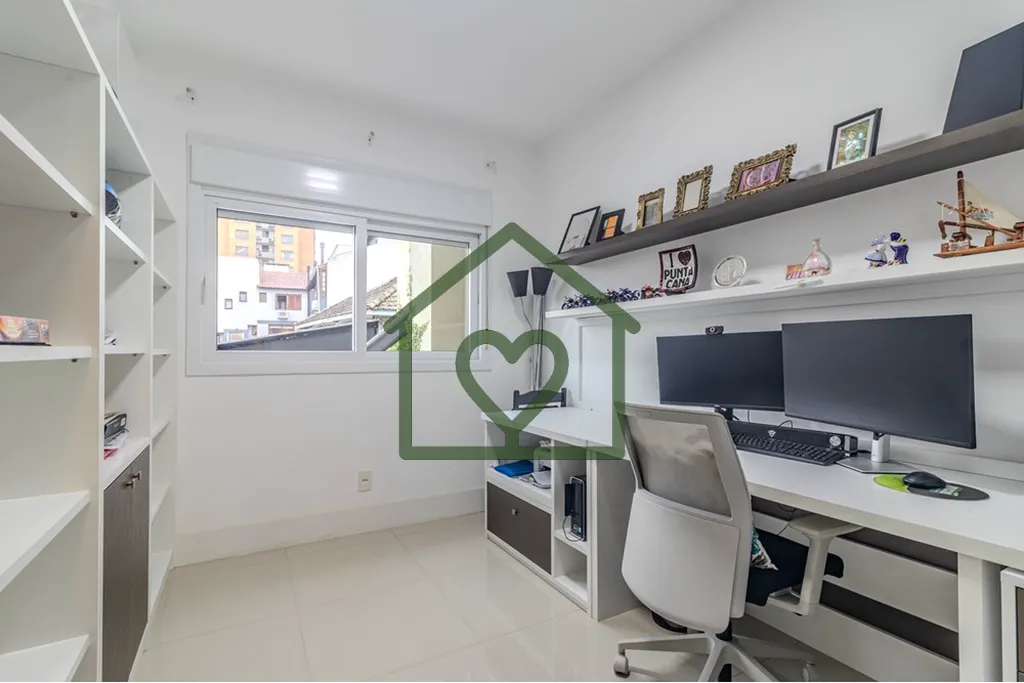 Imagem É com entusiasmo que apresento essa excelente oportunidade de moradia: uma bela casa em condomínio...