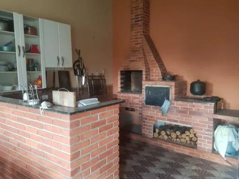 Imagem VENDA DE CASA CONDOMÍNIO IBIRAPITANGA A/T 800m² A/C 350m³ com 4 dormitórios sendo 2 suítes, lavabo, sala 3 ambientes, cozinha americana, piscina, chur