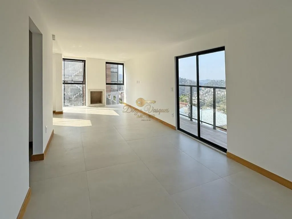 Imagem Casa em Condomínio para Venda em Teresópolis / RJ no bairro Tijuca