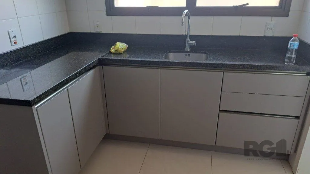 Imagem Vende-se apartamento 3 dorm com suíte e sacada 2 vagas cobertas - 126m² - Mont'Serrat