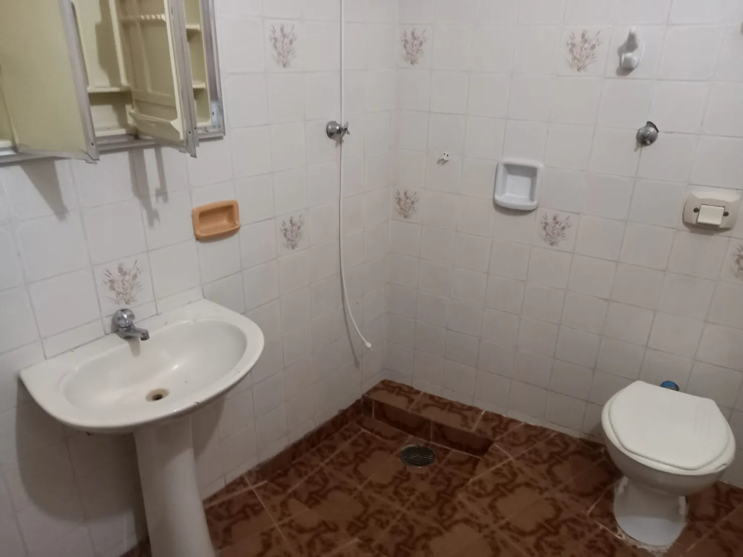 Imagem Casa à venda 4 Quartos, 1 Suite, 2 Vagas, Jardim Russi, Taubaté - SP