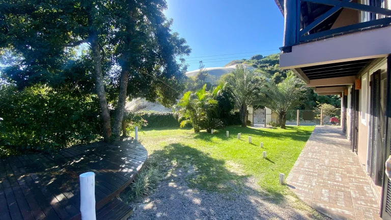 Imagem Pousada Comercial à Venda em Garopaba-SC: 3 Quartos, 4 Banheiros, 5 Vagas, 230m² - Não Perca!