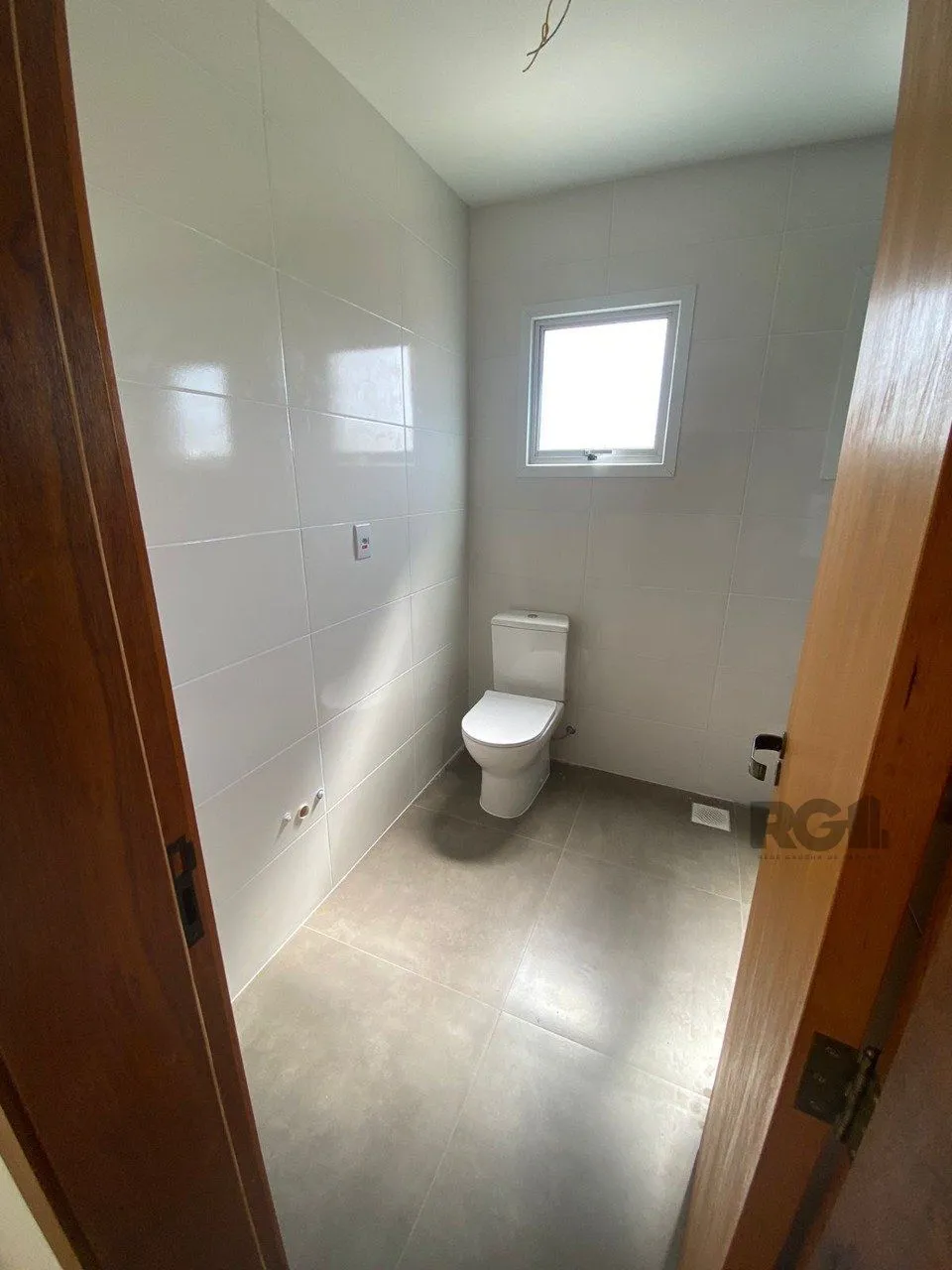 Imagem Casa com 03 Dormitórios / Amplo Terraço e Pátio