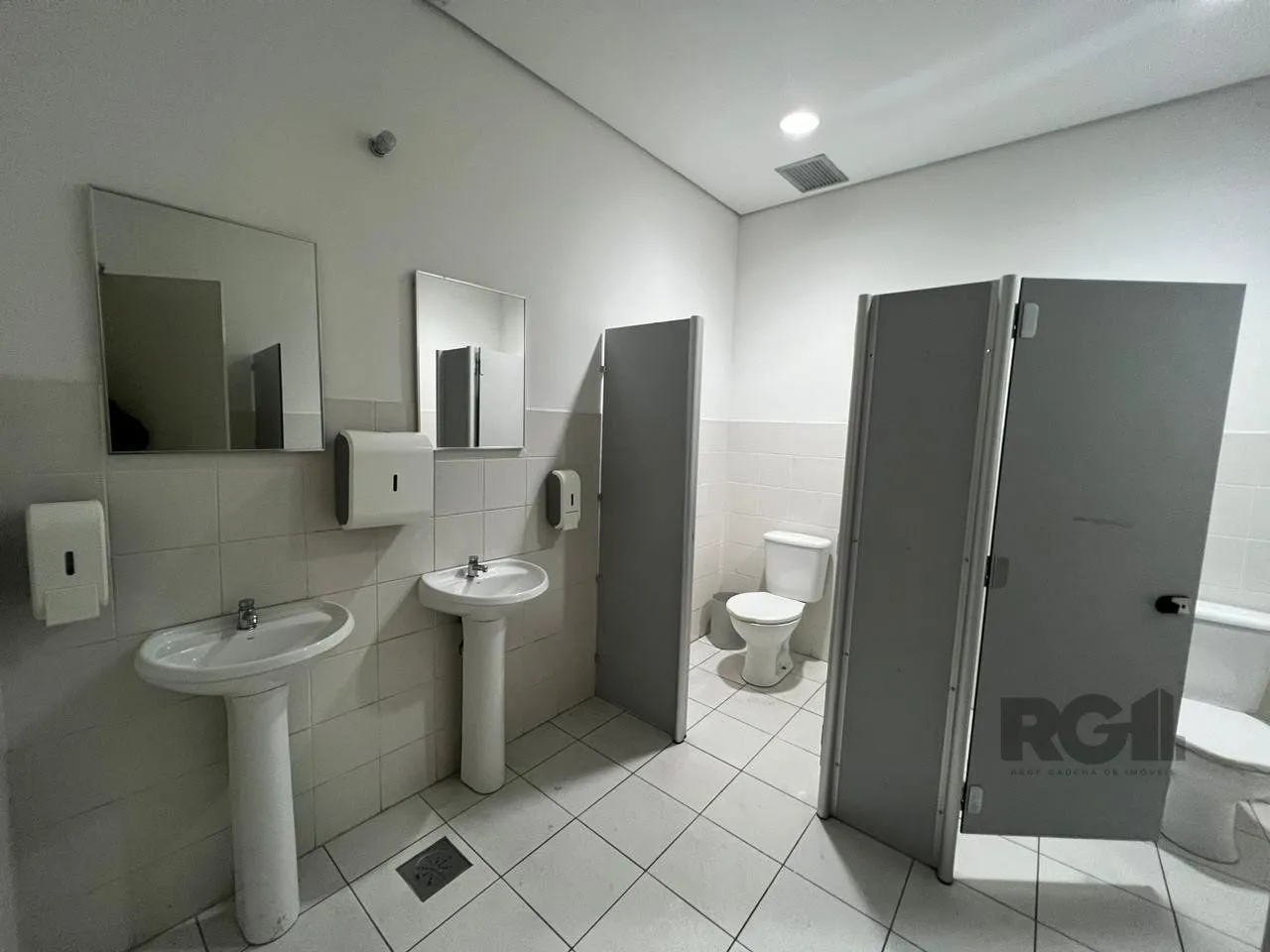 Imagem Loja para Venda - 450m², 0 dormitórios, 1 vaga - Petrópolis