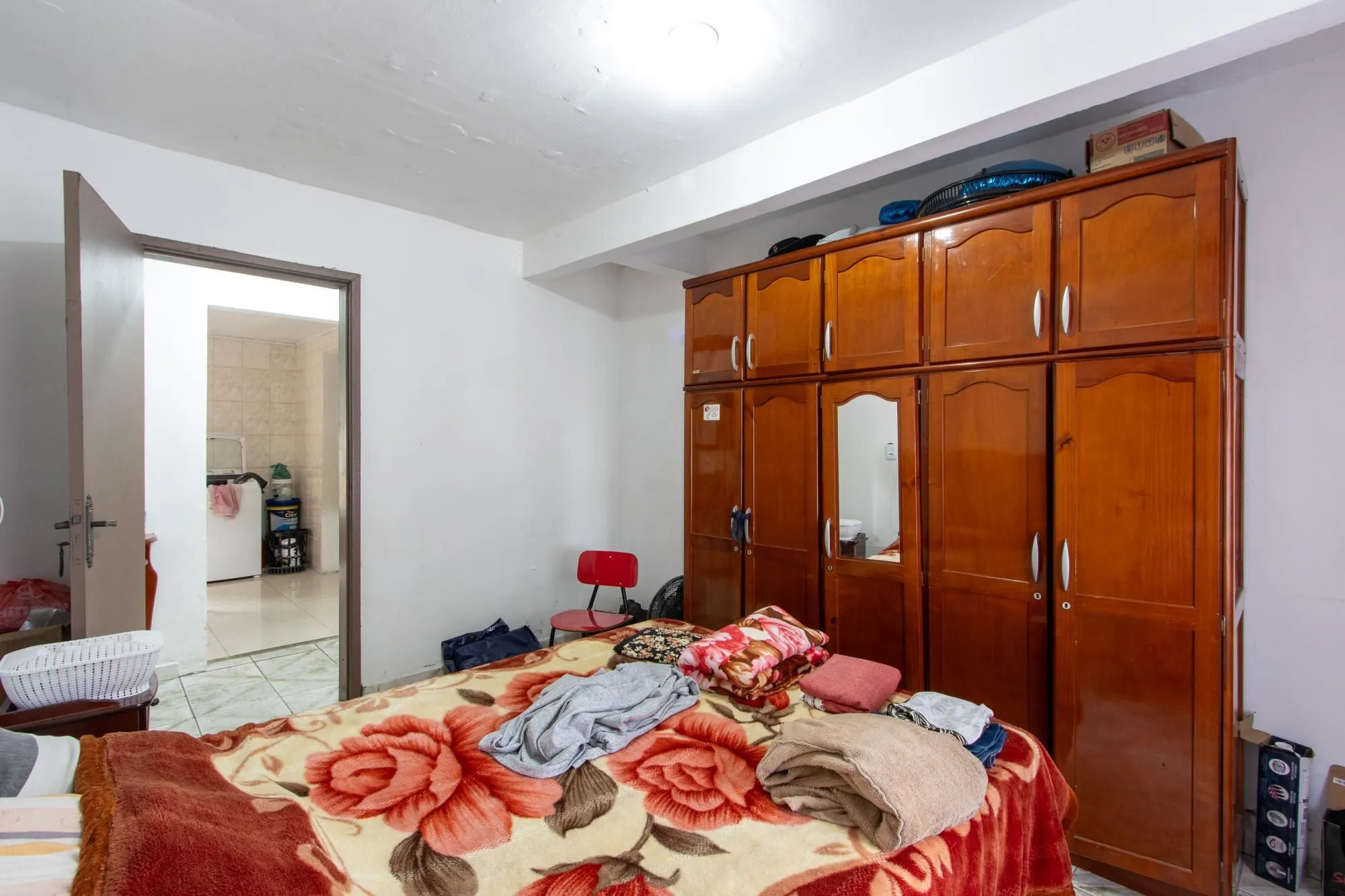 Imagem Casa ampla de 2 pavimentos com 4 dormitórios, 1 suite e 4 vagas no bairro Santa Tereza!