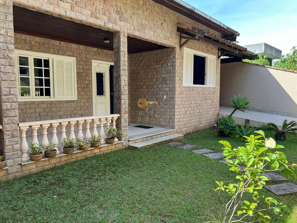 Imagem Casa em Condomínio para Venda em Teresópolis / RJ no bairro Comary