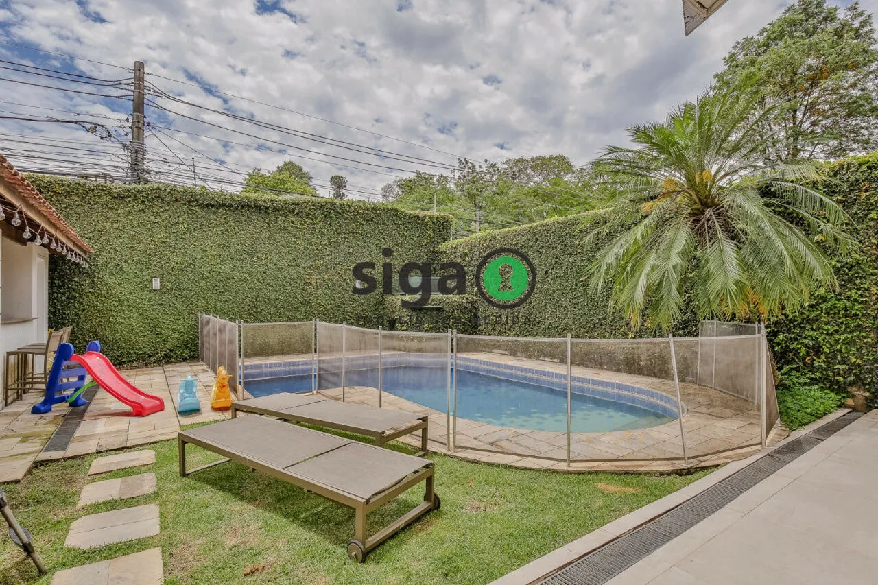 Imagem Casa sofisticada com 5 quartos, piscina privativa e sótão versátil!