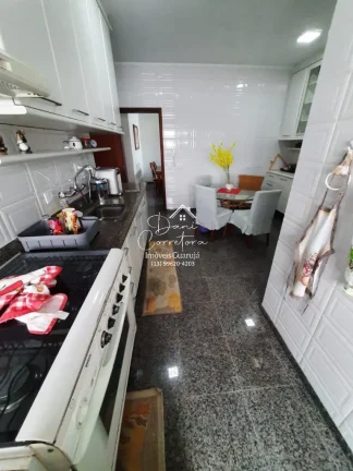 Imagem Apartamento a 150 metros da praia da Enseada com 3 dormitórios, suíte, 2 vagas, Guarujá-SP: 127m², 1 suíte, 2 salas, 2 banheiros e vaga de garagem