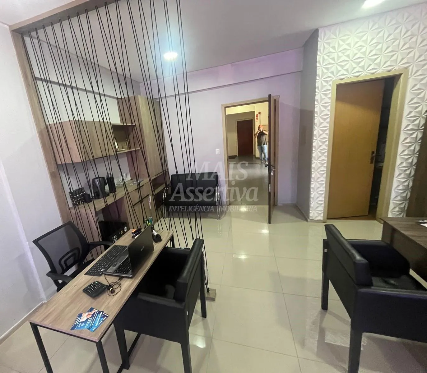 Imagem Excelente sala comercial mobiiada, para venda, localizada no Centro Empresarial Monte Carlo, Centro...