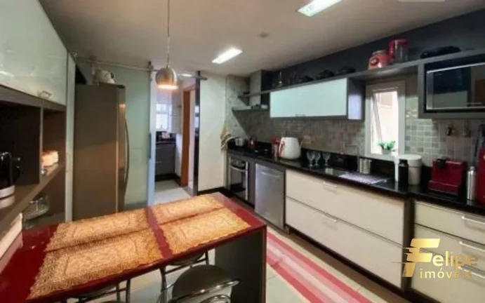 Imagem EXCELENTE OPORTUNIDADE! Cobertura duplex com vista para o mar, nada quadra da Praia de Itaparica.