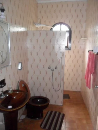 Imagem CASA EM DOIS LOTES - LADO LINHA - PISCINA