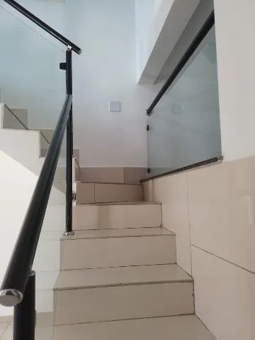 Imagem VENDA DE CASA NO JORDANÓPOLIS, EM ARUJÁ/ SP, 150M², c/ 3 dorm, sendo 2 suítes, 3 salas, cozinha, escritório, lavanderia e 4 vagas p/ auto. CONSULTE-