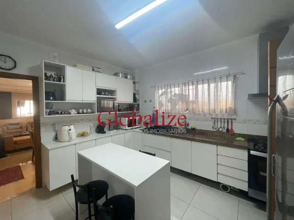 Imagem Casa com 3 dormitórios, área de lazer, churrasqueira no Marapé em Santos