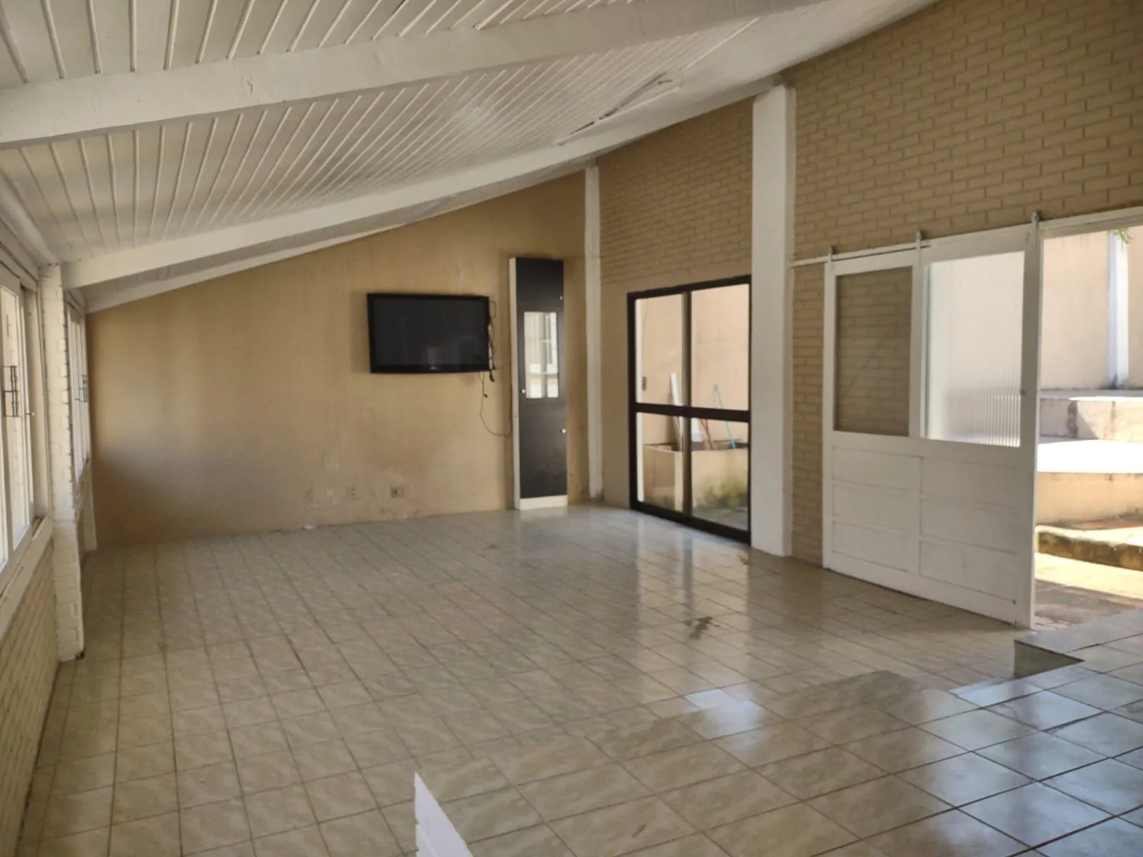 Imagem Casa 3 quantos com suíte, espaço gourmet, na Tristeza.