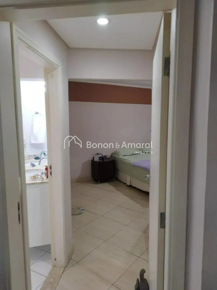 Imagem Apartamento à venda no Centro de Campinas, reformado, 2 quartos (1 suíte), 1 vaga, próximo ao Colégio Objetivo