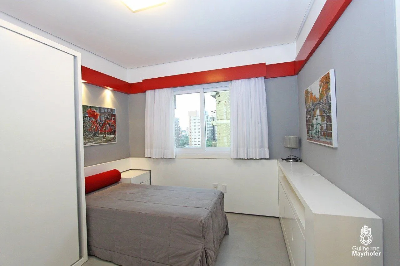 Imagem Cobertura para Venda - 327m², 3 dormitórios, sendo 3 suites, 5 vagas - Petrópolis