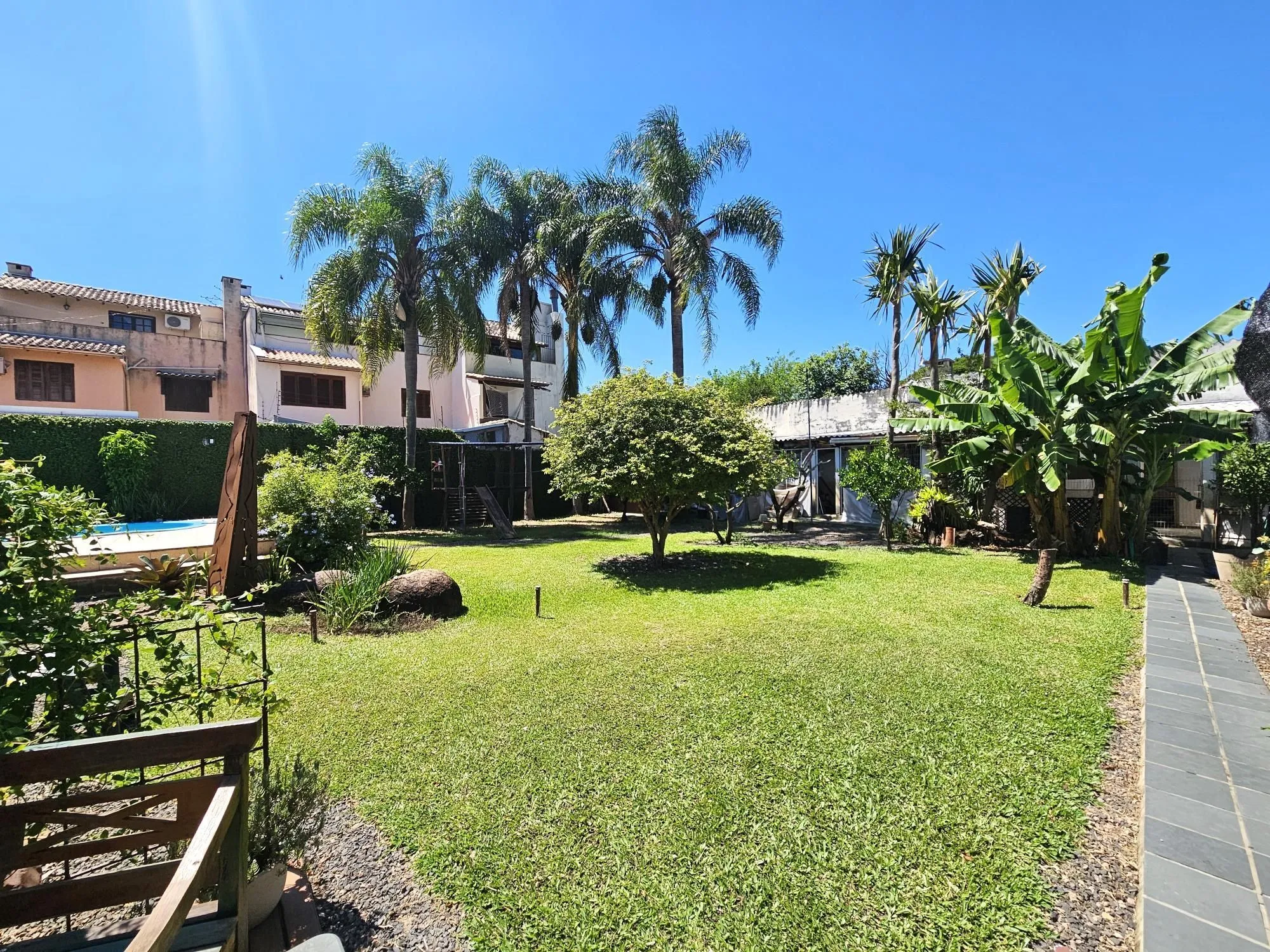 Imagem LINDA CASA NO BAIRRO GUARUJÁ - TERRENO COM 22 METROS DE FRENTE