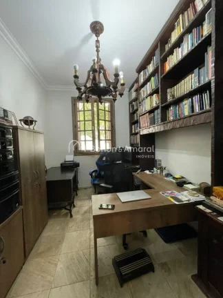 Imagem Elegância e Segurança: Casa em Bolsão no Jardim das Palmeiras. Viva com tranquilidade total a uma...