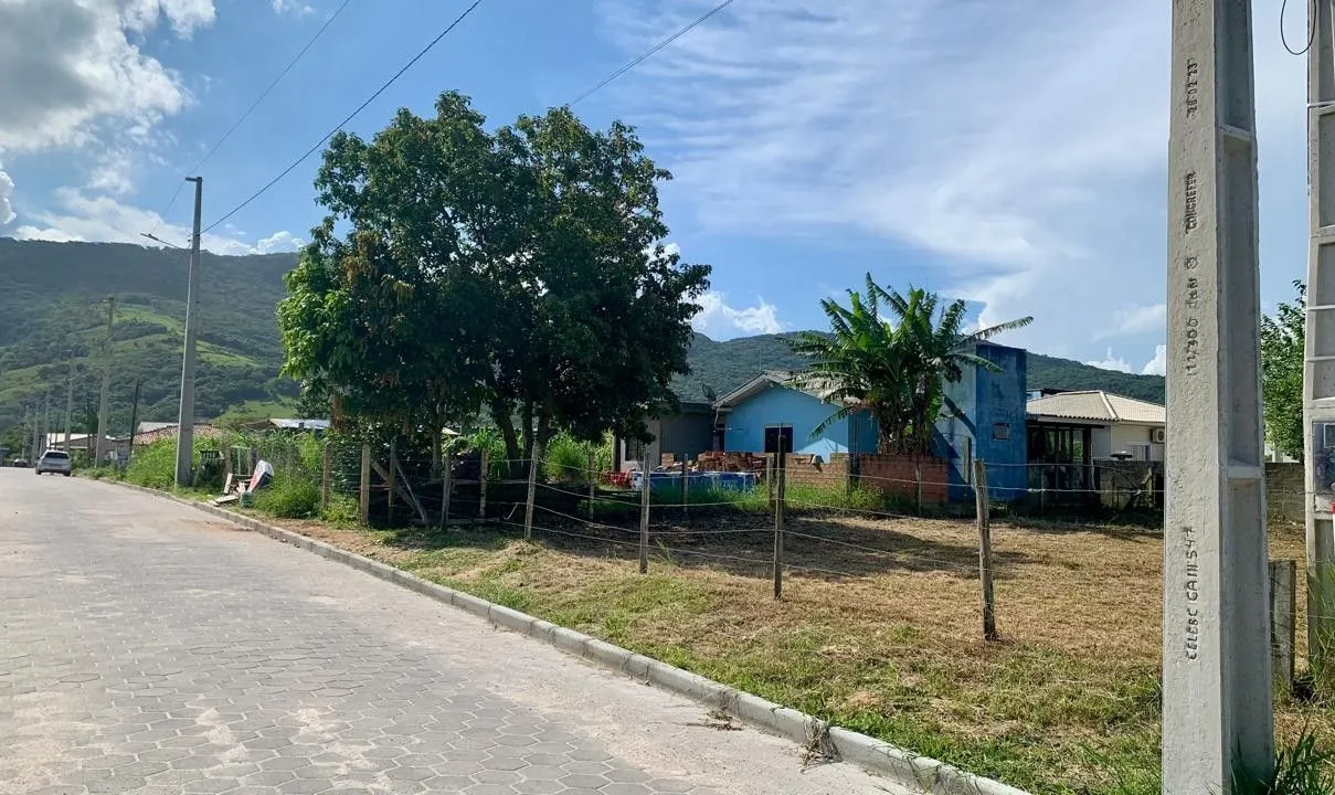 Imagem EXCELENTE TERRENO GAROPABA SC. ÓTIMO LOCAL PARA MORAR OU INVESTIR.